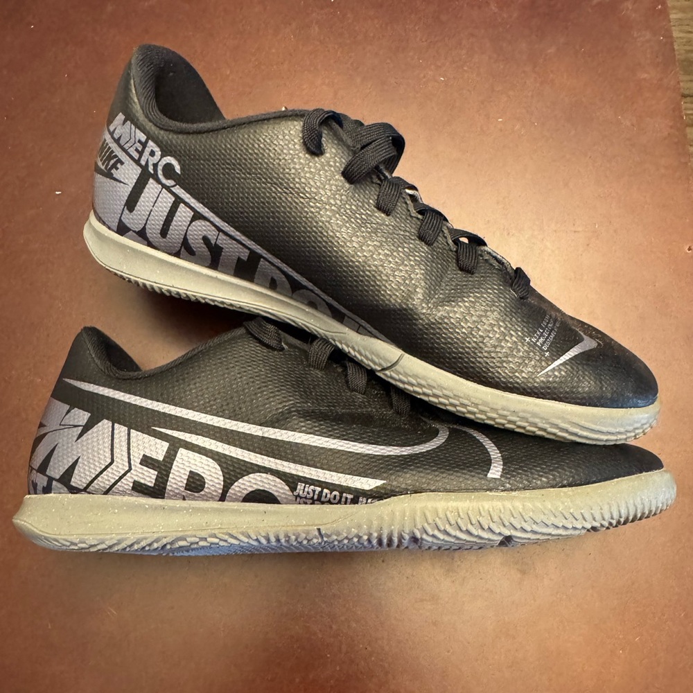 Youth Little Kids Nike Mercurial Indoor soccer shoes